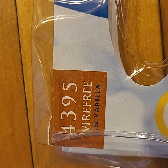 Playtex 18 hour, size 46C wirefree bra.  COLOR WHITE. - Picture 4 of 7